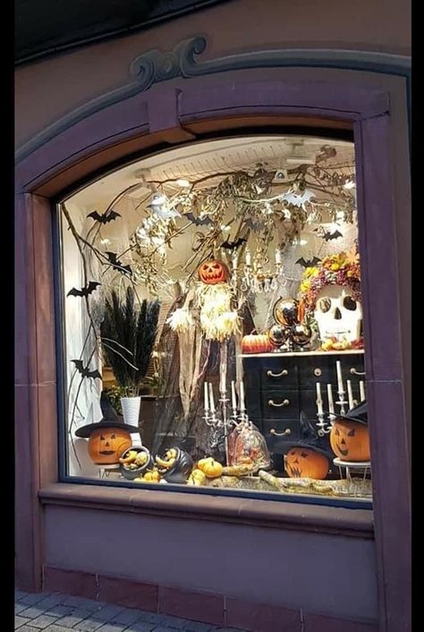 Halloween Retail Display Ideas, Anthropologie Halloween Display, Halloween Retail Window Display, Halloween Retail Displays, Halloween Window Display Store Fronts, Halloween Store Window Display, Halloween Window Display Retail, Halloween Shop Window Display, Halloween Displays Retail