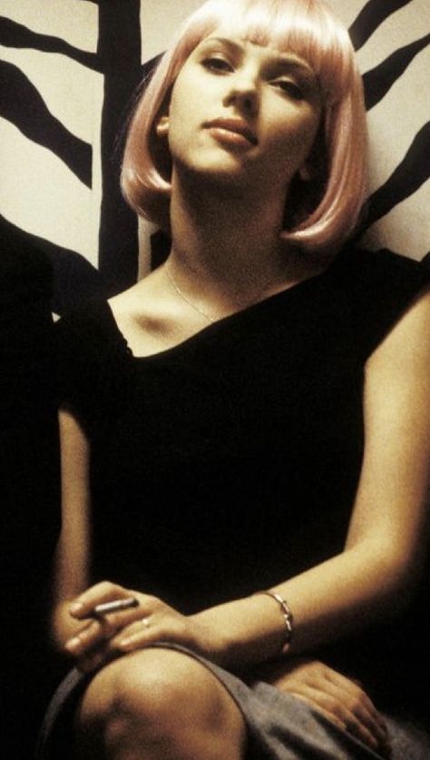 Pink Hair Costume, Chic Halloween Costume, Sofia Coppola Movies, Pink Bob, Affordable Wigs, Chic Halloween, Iggy Pop, Pink Wig, Lost In Translation