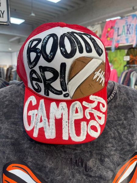 Custom Hand Painted Game Day Hats Football Hat Designs, Diy Game Day Outfit, Painted Spirit Jeans, Painting On Hats, Hand Painted Trucker Hats, Painted Trucker Hats, Hand Painted Hats, Painted Overalls, Painted Banners