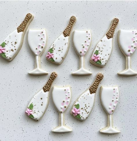 Champagne Glasses Cookies, Mimosa Cookies Decorated, Champagne Sugar Cookies, Champagne Cookies Decorated, Champagne Glass Cookies, Bachelorette Desserts, Champagne Cookies, Minion Invitation, Wedding Cookies Decorated