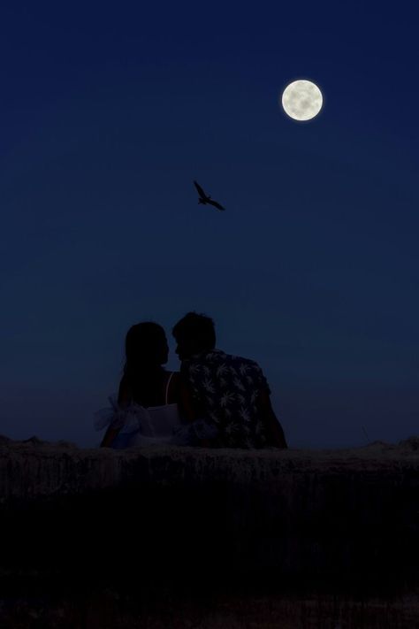 Background Images Couple, Image Couple, Success And Happiness, Beach At Night, Love Background Images, Love Backgrounds, Cute Couples Photography, Aesthetic Photography Grunge, Cute Selfies Poses