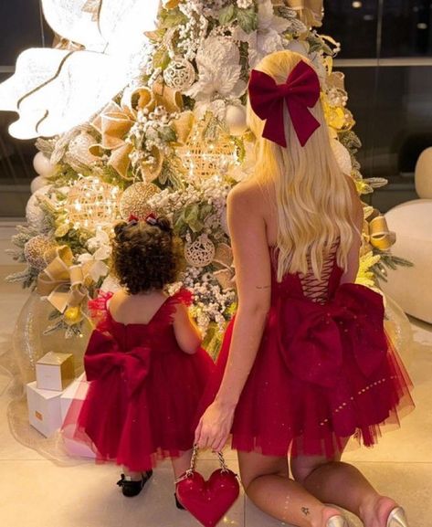 Beautiful Photoshoot Ideas, Daughter Christmas, Christmas Family Photos, Future Mom, Mommy Life, Mother And Child, My Baby, Baby Pictures, Christmas Photos