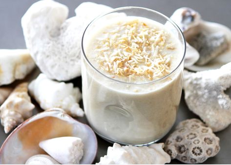 This water kefir coconut smoothie can take your tastebuds to a place under a palm tree. It's rich, creamy and full of delicious coconut flavour. Coconut Banana Smoothie, Smoothie Meal Replacement, Banana Smoothie Recipe, Water Kefir, Happy Gut, Coconut Smoothie, Banana Coconut, Tropical Escape, Banana Smoothie