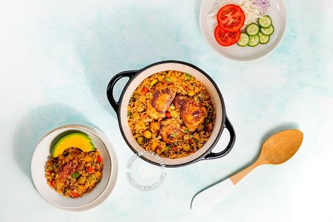 Locrio de Pollo [Recipe + Video] Dominican Rice and Chicken Dominican Rice, Rice With Beans, Pollo Recipe, Rice And Chicken, Rice With Chicken, Spanish Paella, Beef Sausage, Rice Dish, Latin Food