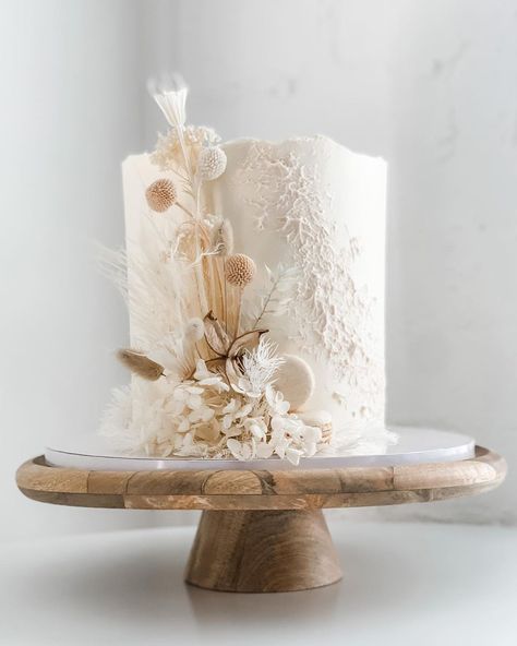 Wedding Cake Bohemian Style, Wedding Torte, Cake Painting Tutorial, Bohemian Cake, Bohemian Wedding Cake, Wheat Wedding, Buttermilk Cake, Boho Cake, Boho Wedding Cake