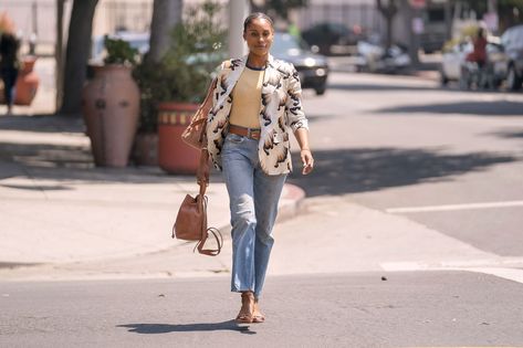 <em>Insecure</em> costume designer Shiona Turini breaks down Issa and co.'s covetable fashion Insecure Outfits, Issa Rae Style, Shiona Turini, Modern Chic Fashion, Versace Top, Denim Looks, News Bulletin, Lawyer Outfit, Issa Rae