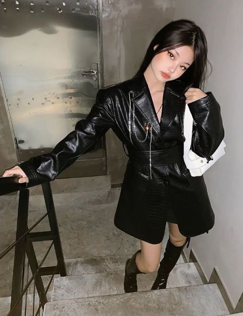 Mode Ulzzang, Fashion Kpop, Look Rock, Uzzlang Girl, Looks Black, Looks Chic, Kpop Fashion Outfits, 가을 패션, Girls Fashion Clothes