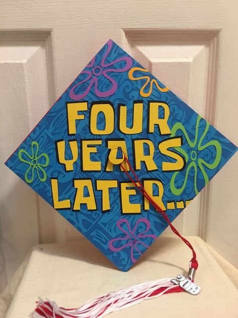 Graduation Hat Designs Disney, Graduation Hat Designs Art, Graduation Cap Designs Toy Story, Hat Graduation Decoration, Graduate Hat Ideas, Sponge Bob Graduation Cap, Graduation Hat Designs Grad Cap, Graduation Hats Ideas, Painted Caps For Graduation