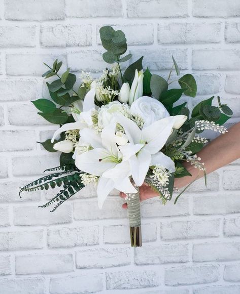 Cream Bouquet, Lily Bridal Bouquet, Bouquet Garden, Simple Wedding Bouquets, Green Wedding Bouquet, Silk Bridal Bouquet, Garden Bouquet, Silk Wedding Bouquets, Lily Wedding