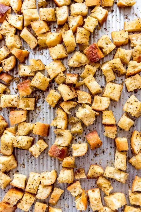 Homemade Croutons Recipes Couscous, Kale And Bean Soup, Homemade Stuffing Recipes, How To Make Croutons, Bread Roast, Crouton Recipes, Pistachio Salad, Multi Grain Bread, Tomato Soup Easy