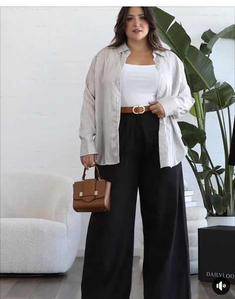 Plus Size Business Attire, Curvy Casual Outfits, Plus Size Looks, Look Plus Size, Professional Outfits Women, Business Casual Outfits For Work, Business Casual Outfits For Women, Queen Size Bed, Casual Work Outfits