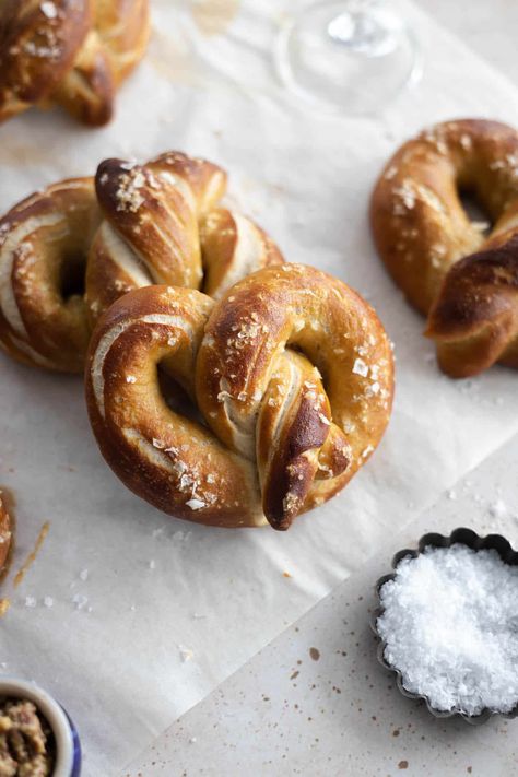 German Beer Soft Pretzels Sourdough Pretzels, Beer Dip, Mini Recipes, Beer Pretzels, Beer Sauce, Pretzel Recipe, Soft Pretzel Recipe, German Bread, Baking Soda Bath