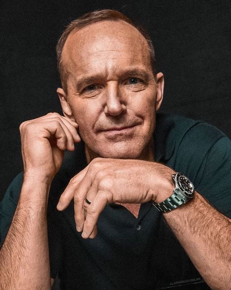 Clark Gregg Online on Instagram: “Some new/old pictures from SDCC`19 photoshoot. ` `  #ClarkGregg #PhilCoulson #directorCoulson #Coulsonlives  #agentCoulson #teamSHIELD…” 19 Photoshoot, Black Widow Winter Soldier, Agent Coulson, Clark Gregg, Marvel Agents Of Shield, Phil Coulson, Avengers Cast, Star Dust, Transformers Movie