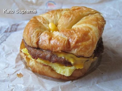 Burger King Breakfast, Waffle Sandwich Breakfast, French Toast Sandwich, Breakfast Croissant, Fast Food Breakfast, Croissant Sandwich, Croissant Breakfast, Best Fast Food, Croissant Recipe