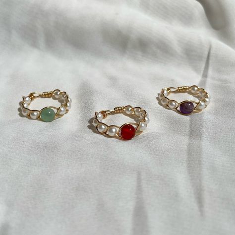 Braided Gemstone and Pearl rings 💗 • • • #wirewrappedjewelry #wirewrappedring #wirewrapping #wirewrappedcrystals #etsyseller #etsysellersofinstagram #etsyhandmade #etsyhandmadejewelry #shopsmall #etsyjewelry #handmadejewelry Diy Wire Bead Rings, Diy Wire Rings Tutorial, Ring Ideas Diy, Cute Wire Rings, Braided Wire Ring, Wire Rings Tutorial, Pearl Ring Gold, Gold Wire Ring, Diy Wire Jewelry Rings