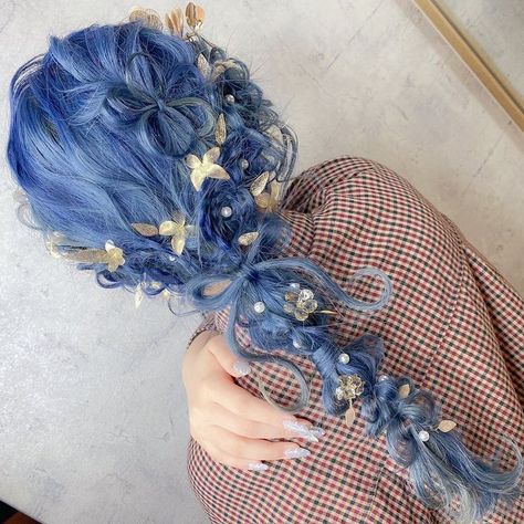 Mermaidcore Hair, Fantasy Hair Styles, Blue And Orange Hair, Jellyfish Hairstyle, Magical Hairstyles, Water Hairstyles, Mermaid Hairstyle, Mermaid Hairstyles, Fantasy Hairstyles