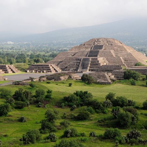 Teotihuacan - HISTORY Pyramids Mexico, Map History, Teotihuacan Pyramid, Ancient Mexico, The Aztecs, Ancient Pyramids, Maya Art, Mexico Map, The Pyramids