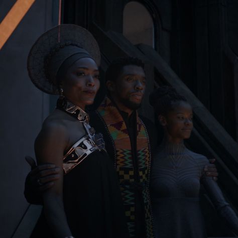 Queen Ramonda, Shuri Black Panther, Black Panther 1, Janet Van Dyne, Letitia Wright, Black Royalty, Dark Books, Angela Bassett, Black Panther Marvel