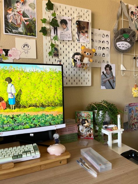 Studio Ghibli Desk Aesthetic, Studio Ghibli Room Inspired, Studio Ghibli Office Aesthetic, Totoro Gaming Setup, Anime Aesthetic Bedroom Ideas, Japan Aesthetic Bedroom, Room Inspo Ghibli, Totoro Room Aesthetic, Room Decor Studio Ghibli