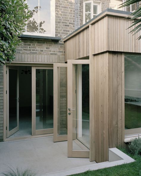 50s House, Urban Courtyards, Irish Architecture, Timber Architecture, Metal Pergola, Internal Courtyard, House Extension Design, Casa Patio, Wood Cladding