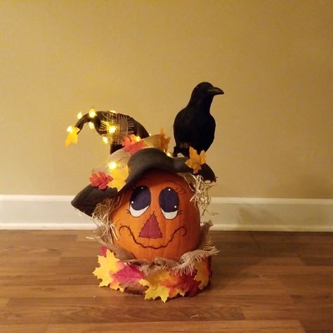 Pumpkin Carving Scarecrow, Scarecrow Pumpkin Decorating Ideas, Scarecrow Pumpkin Ideas, Crow Pumpkin Carving, Scarecrow Pumpkin Painting, Diy Pumpkin Carving, Calabazas Halloween, Pumpkin Painting Party, Pumpkin Decorating Diy