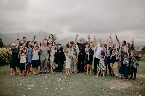 Wedding Guest Group Photo Ideas, Wedding Photo With All Guests, Micro Wedding Pictures, Wedding Day Pictures With Family, Extended Family Wedding Photos, Wedding Guest Group Photo, Wedding Group Photo Ideas Families, Family Wedding Photos Poses Group Shots, Wedding Family Photos Group Shots