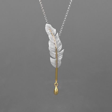 - This modern necklace gives you a sense of freedom and modernity. - The trendy feather design made of the finest 925 sterling silver is an absolute eye-catcher. - Very beautiful, classic jewelry for every occasion. **Size/Dimensions/Material** - Material: 925 Sterling Silver - Weight :3.5g - finishing: rhodium plated - Surface appearance: matt/glossy -Total length of pendant approx. 5 cm Vintage Feather, Feather Pendant Necklace, Handmade Pendant Necklace, Feather Necklace, Feather Pendant, Modern Necklaces, Feather Necklaces, Classic Jewelry, Necklace Online