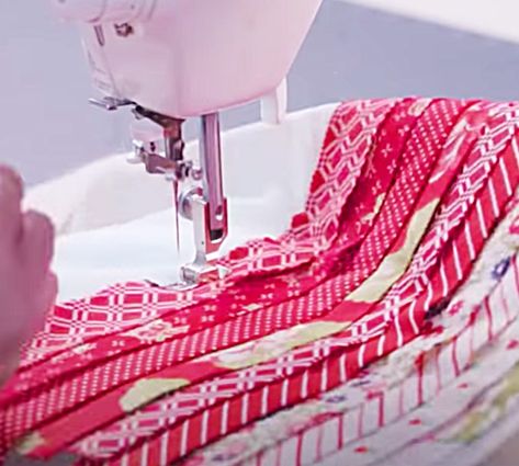 How to use a jelly roll to make a pillow Jelly Roll Pillow Pattern, Make A Pillow, Roll Pillow, Pillow Tutorial, Pinking Shears, Beginner Sewing, Quilt As You Go, Cat Quilt, Fat Quarter Shop