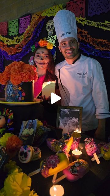 CARLOS MONTOYA | Cocinero • Pastelero on Instagram: "Excelente trabajo de mesa dulce con temática del día de muertos de mi grupo Arte dulce 😍

Torta, pan de muerto, brownies, cupcakes, alfajores, cakesicles y donas decoradas del día de muertos 💀

#pandemuerto #diademuertos #panmexicano 
#México #Méxicolindo #recetas #recetasdepanes #recetasfáciles #recetapanes #panesmexicanos #preparacionesfaciles
#recetascaseras #vivamexico #pandiademuertos #cupcake #donas #cakesicles #brownie #alfajor #pasteldiademuertos" Brownies Cupcakes, Día De Muertos, Dia De Muertos, Brownies, Cupcake, On Instagram, Instagram