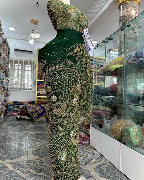 George fabrics, asoebi george on Instagram: "Fully stoned emerald green net/silk george🔥🔥🔥peep the lovely details😍😍details can be trimmed and placed Quality 💯✅ Celebrant worthy ✅ bridal perfect✅ Can be sewn into any style✅ Length: 5 yards wrapper Blouse length: 1.5 yards Price: 85,000 Send a dm to order or cal/WhatsApp 08035310796, 08080877906 . . #georgefabric #georgefabricinportharcourt #phgeorgevendor #georgewrapper #bellanaijawedding #igbowedding #myweddingnigeria #igbobride #igba George Blouse And Wrapper Styles Indian, India George Wrapper Styles, Green Traditional Dresses, Indian George Nigerian Styles, George Blouse And Wrapper Styles, Wrapper Gown, Wedding Parents, Alex Zedra, Igbo Traditional Wedding