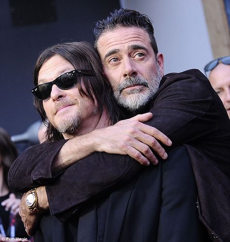 TWD's Jeffrey Dean Morgan hugs Norman Reedus at show event Negan X Daryl, Jeffrey Dean Morgan Negan, Twd Cast, Walking Dead Cast, Dean Morgan, The Walking Dead Tv, A Group Of People, Jeffrey Dean, Fear The Walking