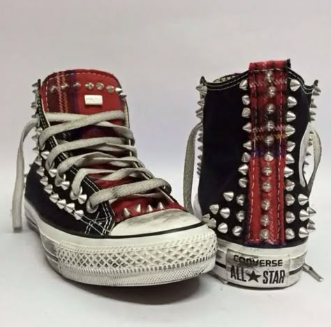 Punk Fashion Diy, Punk Shoes, All Star Converse, Nike Vans, Star Converse, Under Your Spell, Diy Clothes Design, New Rock, Swag Shoes