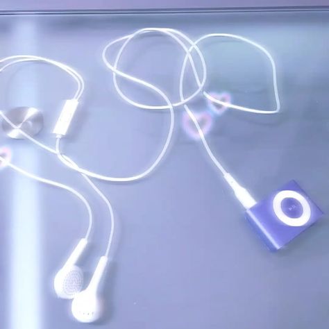 Ipod Y2k, Ipod Shuffle Aesthetic, Jordyn Aesthetic, 2000s Ipod Aesthetic, Ipod Aesthetics, Wired Headphones Aesthetic, Ipod Aesthetic, Y2k Technology, Artist Development