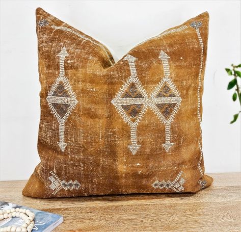 FIR Pillow Cover Moroccan Rug Design Throw Pillow Cover - Etsy Apartment Makeover, Patio Pillows, Bali Style, Embroidered Throw Pillows, Boho Cushions, Cactus Silk, Embroidered Cushions, 20x20 Pillow Covers, Linen Pillow Covers