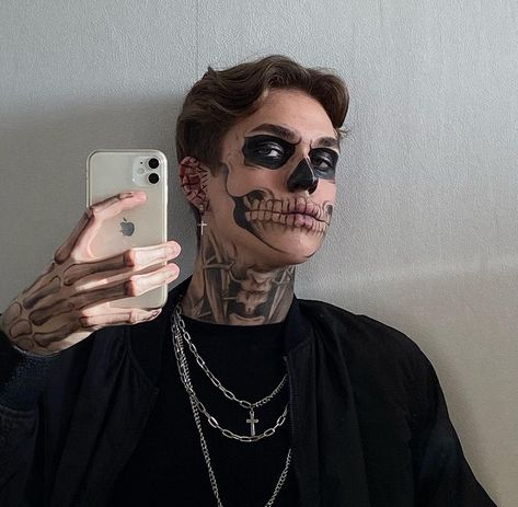 Men Skeleton Makeup, Man Skull Makeup, Black Halloween Makeup, Easy Skeleton Makeup, Skeleton Face Makeup, Mens Halloween Makeup, Skull Face Makeup, Halloween Skeleton Makeup, Men Makeup