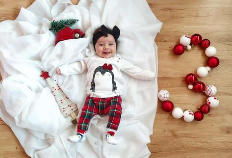 7 Months Baby Photoshoot Christmas, Baby Girl Christmas Photoshooting Ideas, Baby Monthsary Photo Ideas, Baby Monthly Photo Ideas, Monthly Ideas, 7 Month Baby, Christmas Pictures Outfits, Christmas Baby Pictures, Baby Boy Newborn Photography