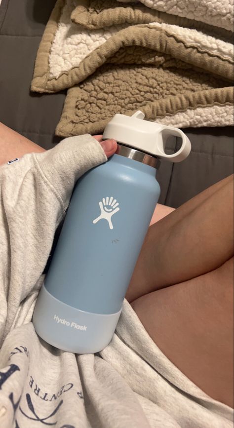 Pretty Owalas, Aesthetic Hydro Flask, Hydro Flask Aesthetic, Tumblr Bottle, Hydroflask Aesthetic, Water Bottels, Airpod 3 Case, Hydro Flask Colors, Water Bottle Aesthetic