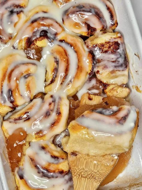 Fluffy Cinnamon Rolls Homemade, Apple Cinnamon Roll Bake, Cinnamon Roll Apple Pie, Fluffy Cinnamon Rolls, Cinnamon Roll Bake, Apple Cinnamon Rolls, Baking Basics, Cinnamon Rolls Homemade, Easiest Apples