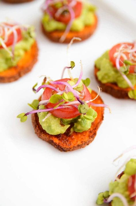 Sweet Potato + Avocado Bites Avocado Bites, Sweet Potato Avocado, Potato Avocado, Crowd Pleasing Appetizers, Healthy Christmas, Keto Cheesecake, God Mat, Vegan Appetizers, Healthy Appetizers