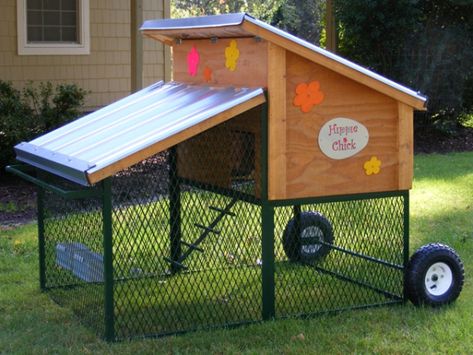 Reban Ayam, Urban Chicken Farming, Mobile Chicken Coop, Chicken Barn, Portable Chicken Coop, Big Birds, Chicken Pen, Chicken Tractors, Urban Chickens