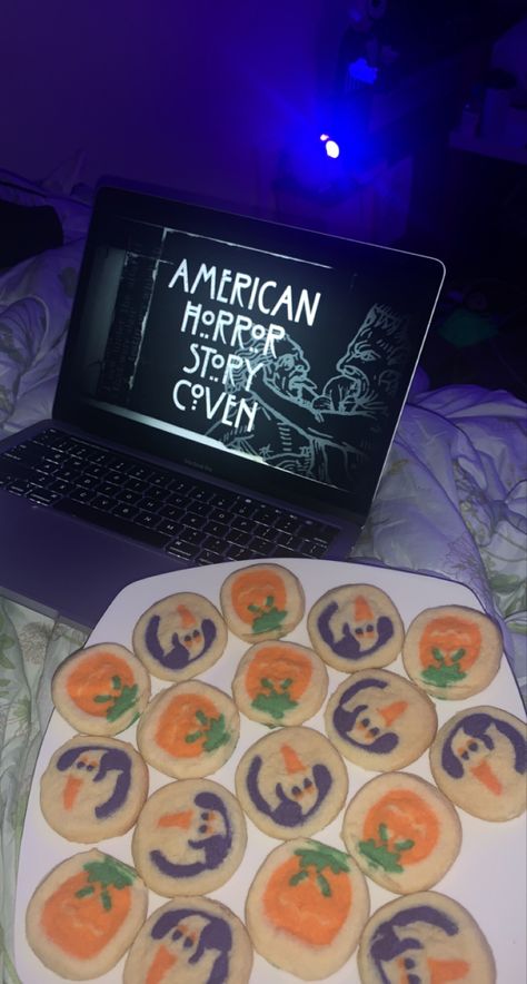 Ahs Fall Aesthetic, American Halloween Aesthetic, American Fall Aesthetic, Fall Night Ideas, American Horror Story Coven Aesthetic, Spirit Halloween Aesthetic, Halloween Core Aesthetic, American Horror Story Aesthetic, American Horror Story Halloween