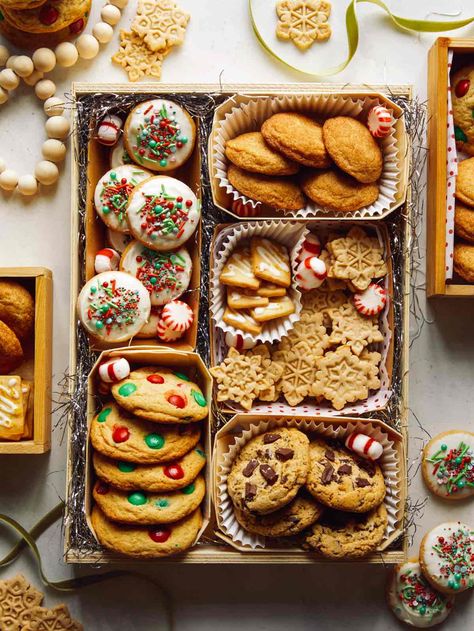 Best Christmas Cookie Recipes, Christmas Cookie Boxes, Best Christmas Appetizers, Delicious Holiday Desserts, Christmas Cookie Box, Toffee Chips, Best Christmas Cookie Recipe, Christmas Cookies Gift, Toffee Cookies