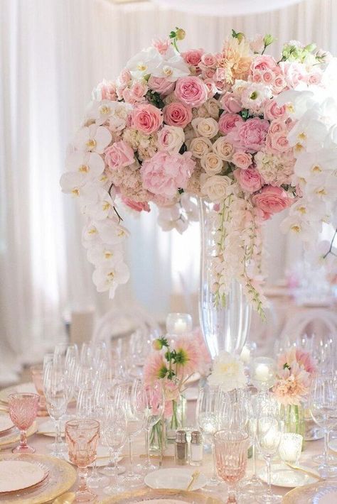 12 Stunning Wedding Centerpieces - Belle The Magazine Pelican Hill Wedding, Pink Centerpieces, Wedding Reception Centerpieces, Party Deco, Reception Centerpieces, Tall Centerpieces, Instagram Image, Deco Floral, Wedding Inspirations