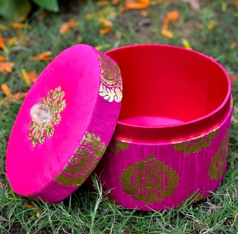 30+ Wedding Gifts / Favors for Mehendi & Wedding Return Gifts Indian, Diwali Gift Hampers, Indian Wedding Favors, Wedding Gift Pack, Bangle Box, Wedding Gifts Packaging, Potli Bag, Return Gifts, Wedding Crafts Diy