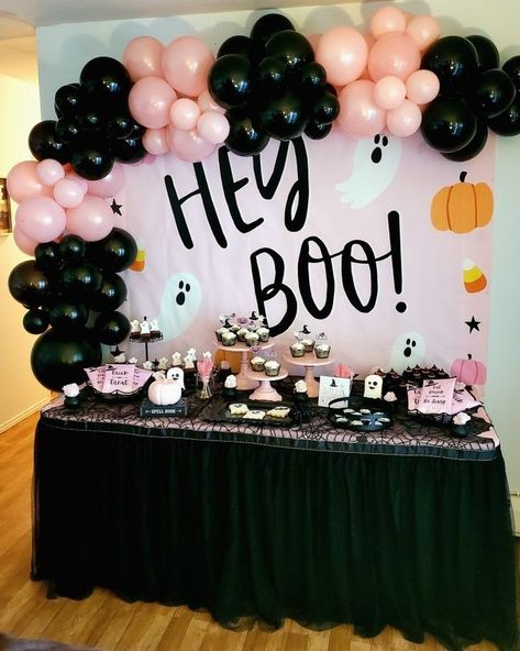 Girly Halloween Party, Halloween Party Dessert Table, Halloween Shower Ideas, Pink And Black Halloween, Halloween Party Desserts, Halloween Theme Birthday, Halloween Party Backdrop, Halloween Dessert Table, Custom Chip Bags