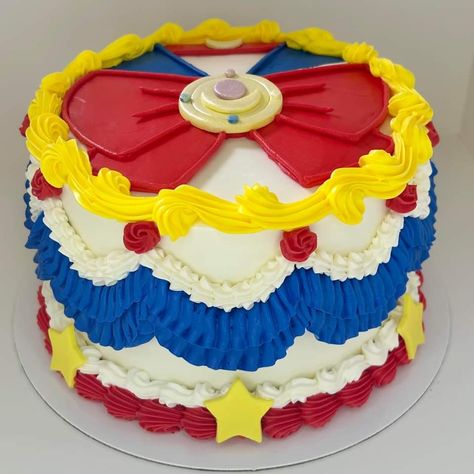 Sailor Moon Food Recipes, Sailor Moon Cupcakes, Sailor Moon Cakes Birthdays, Sailor Moon Desserts, Pastel Sailor Moon, Sailor Moon Cakes, Moon Cakes, Anime Cake, Christmas Themed Cake