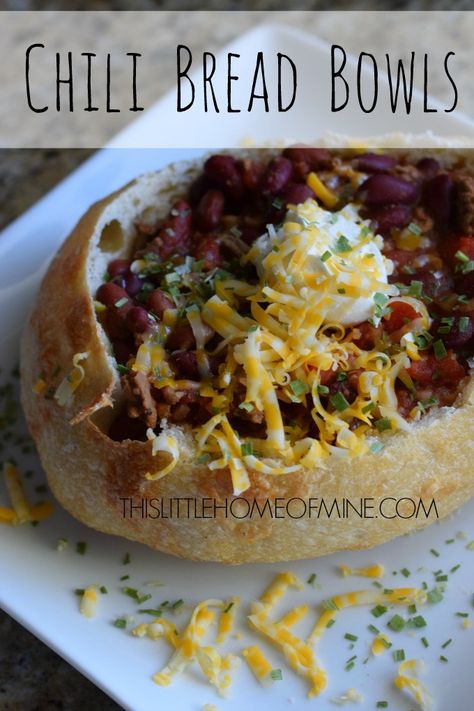 Rotel Chili Bread Bowls by This Little Home of Mine Rotel Chili, Chili Bread, Cowboy Recipes, Chili Baked Potato, Crock Pot Taco Soup, Bread Bowl Soup, Quick Foods, Bread Bowl Recipe, Taco Soup Crock Pot