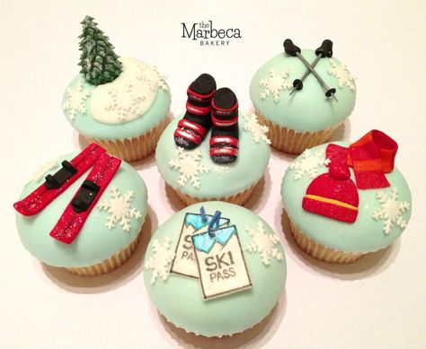 Skiing cupcakes Ski Themed Cupcakes, Skiing Cupcakes, Ski Cupcakes, Papsikel Design, Travel Cupcakes, Snowboard Cake, Apres Party, Ski Cake, Ski Card