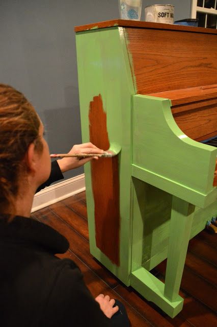 easier way to paint a piano using Annie Sloan Chalk Paint Piano Redo, Paint A Piano, Piano Upcycle, Painted Piano, Piano Restoration, Painted Pianos, Piano Ideas, Piano Decor, Furniture Redos