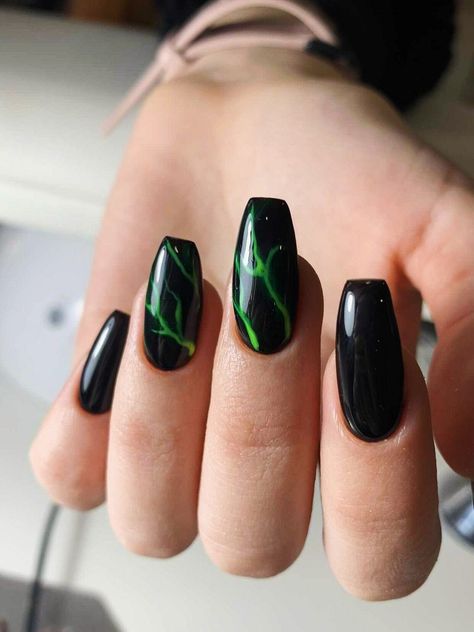 Thunder Nail Art, Lightning Nails Designs, Lightening Nails, Lightning Nail Art, Thunder Nails, Lightning Nails, Carson Coma, Nails 2021, Alain Delon